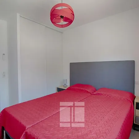 A Nepita Rez De Jardin Apartment